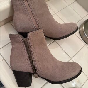 Sketcher’s Women’s Suede Ankle Boots - Taupe
